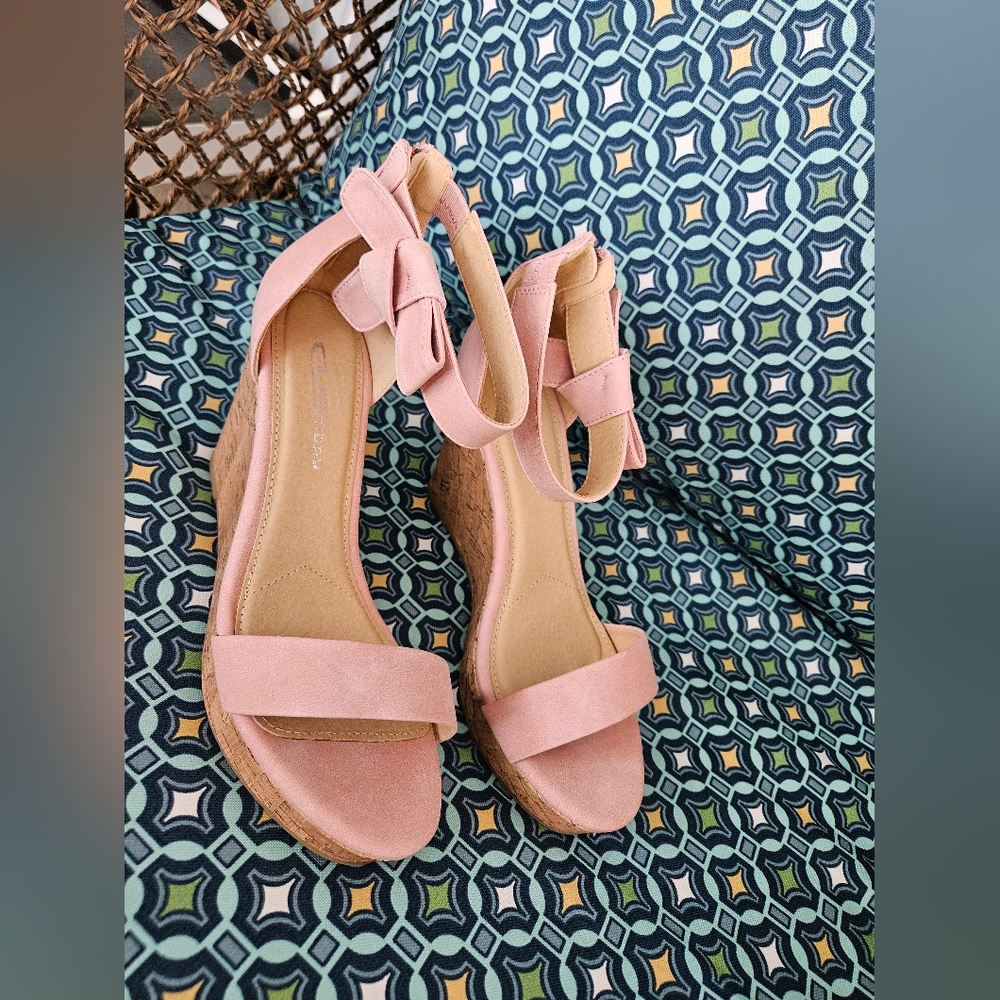 NWOB CL by Laundry Bliss Wedge Sandal Women 9 Light Pink Pastel Flirty - Picture 2 of 8
